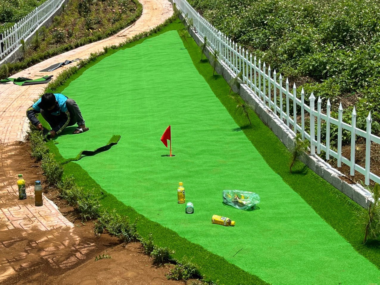 thi công lắp đặt thảm cỏ nhân tạo sân vườn