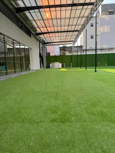 thi công cỏ nhân tạo sân vườn bền đẹp