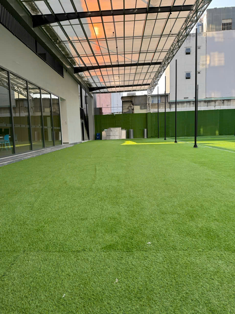 thi công cỏ nhân tạo sân vườn bền đẹp