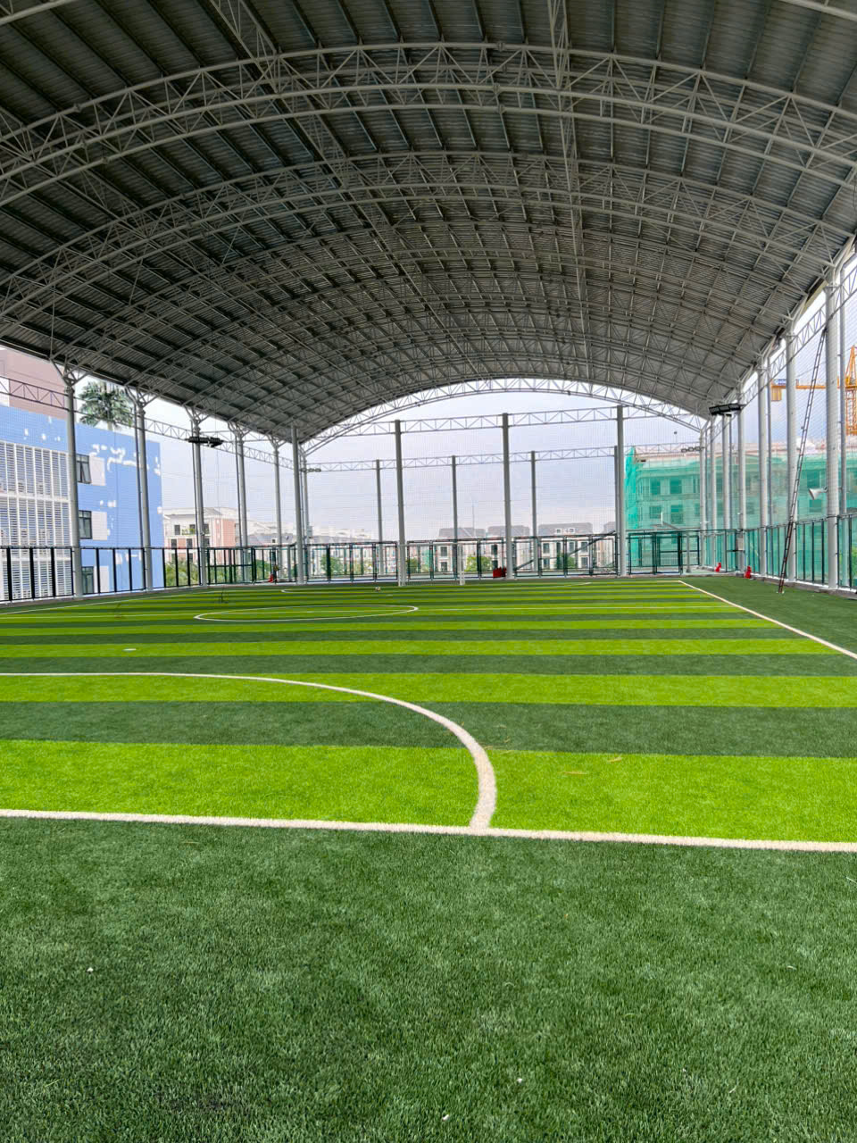 Lý do cần thay mới cho sân bóng nhân tạo cũ