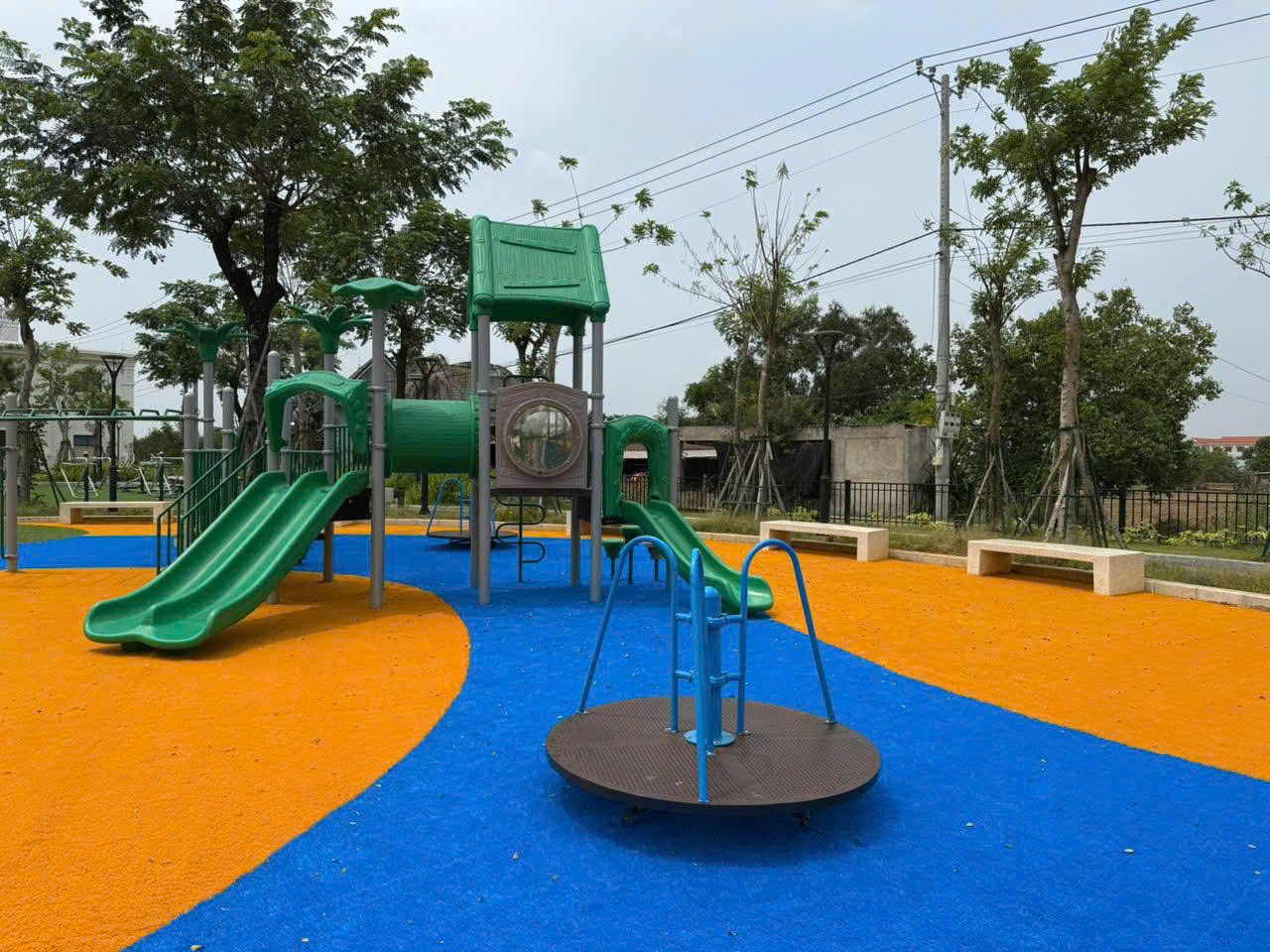 cỏ nhân tạo sân chơi